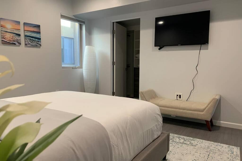 3bd Sleeps 8 Rooftop Bayside Feel The Ocean Breeze * San Diego