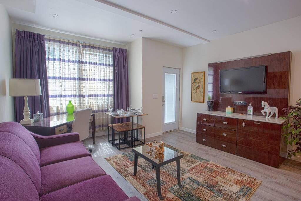 Spacious 1 Bedroom In Heart Of Apartment