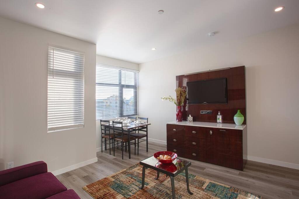 The Beautiful Bay View From 1 Bedroom * San Diego