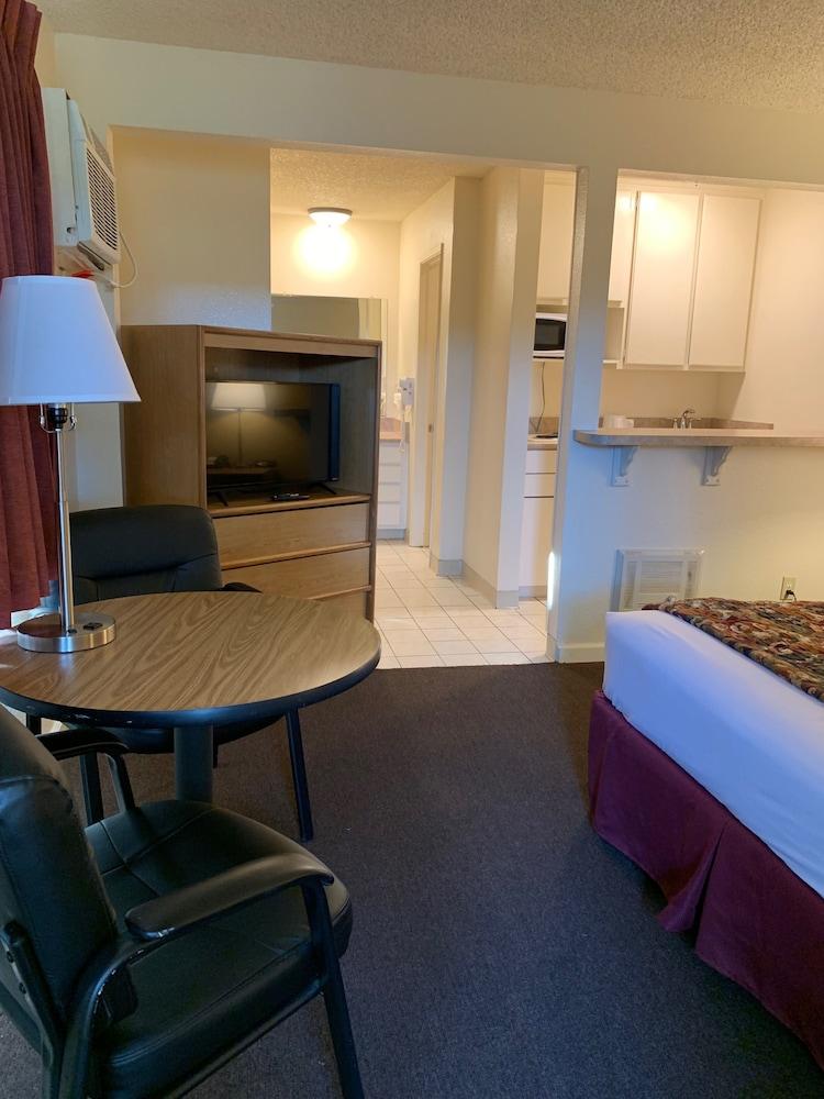 California Hotel