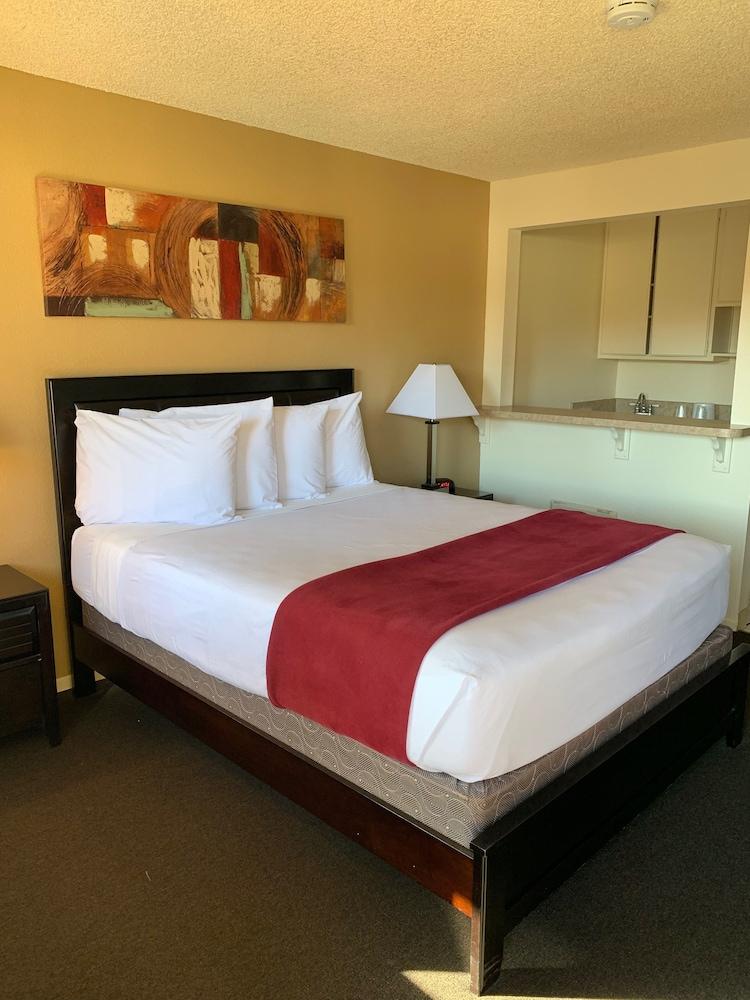 Hotel California 2*