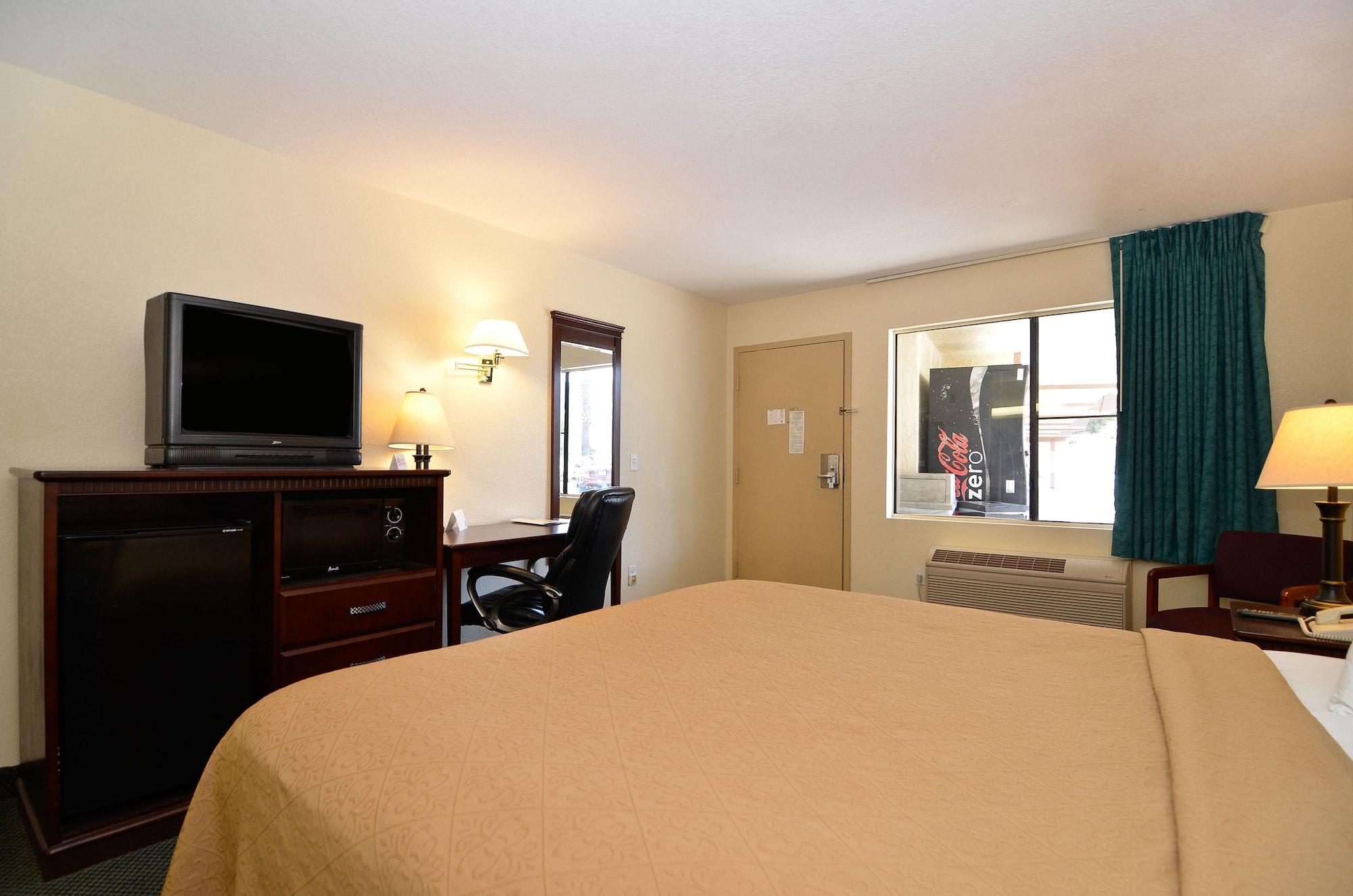 Inn Quality I-5 Naval Base 2*