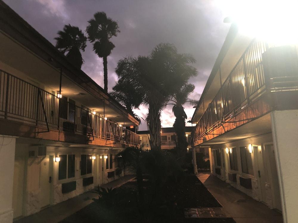 Hotel Primera 2*