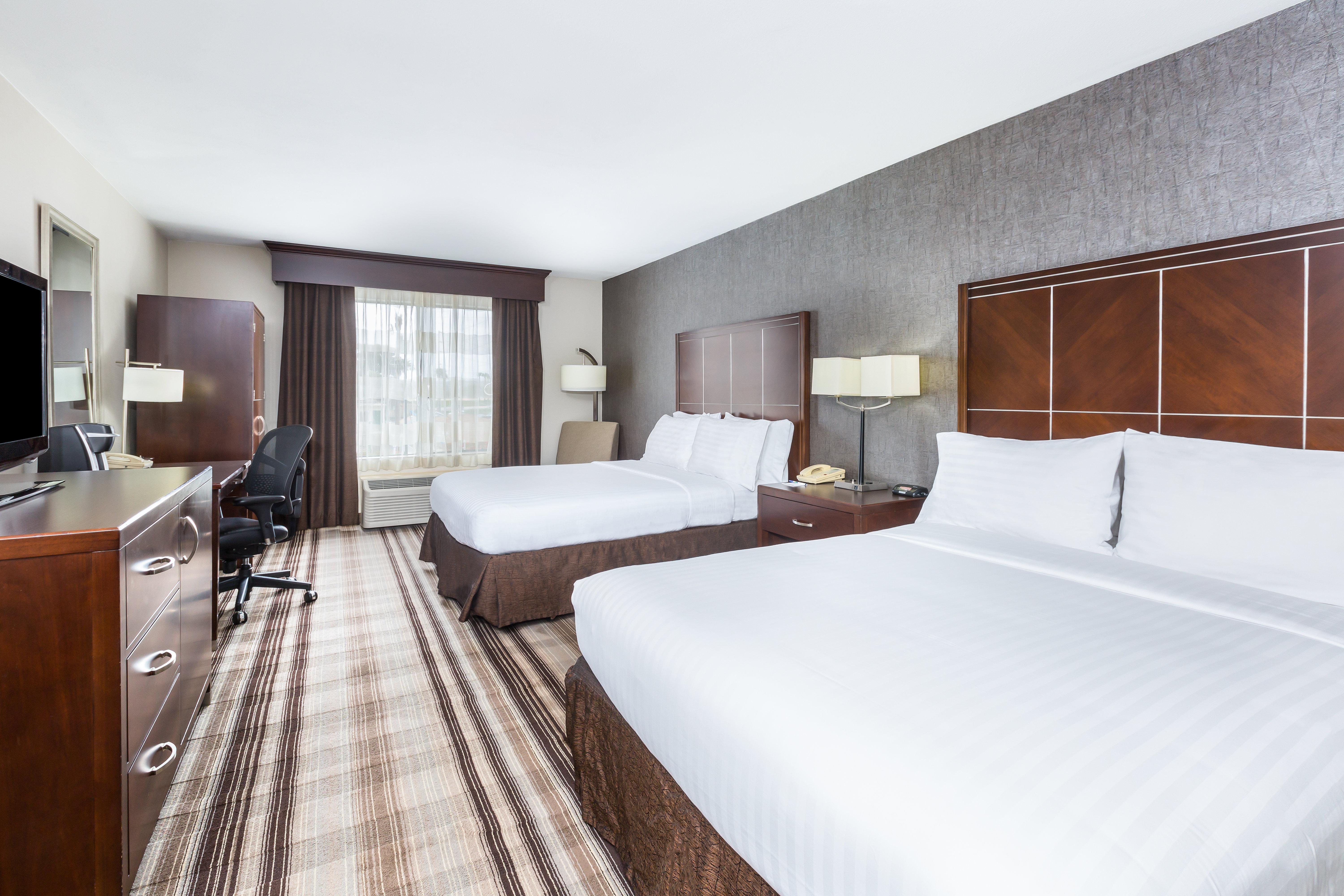Express - Sea World Area By Ihg Hotel 2*