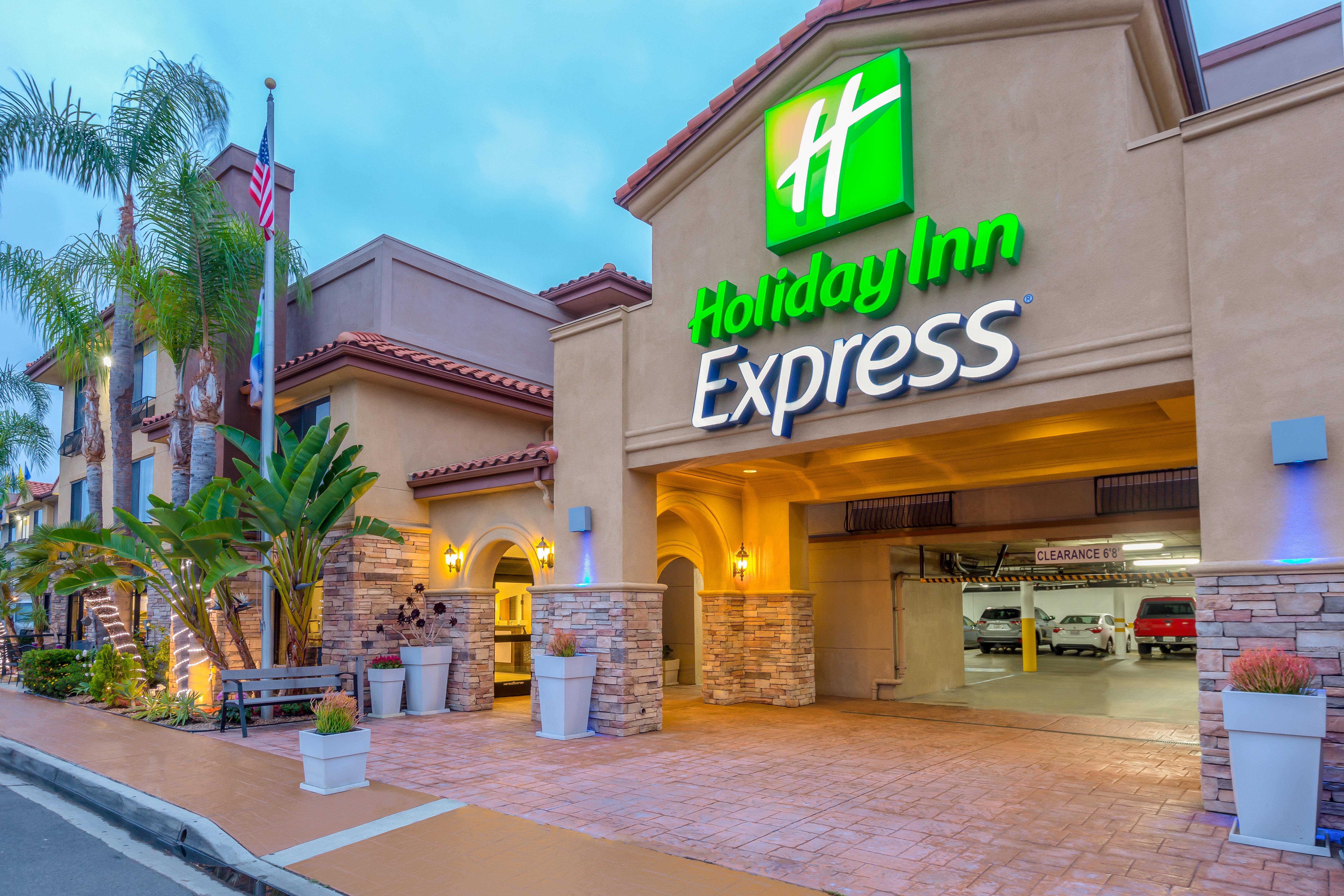 Express - Sea World Area By Ihg Hotel 2*