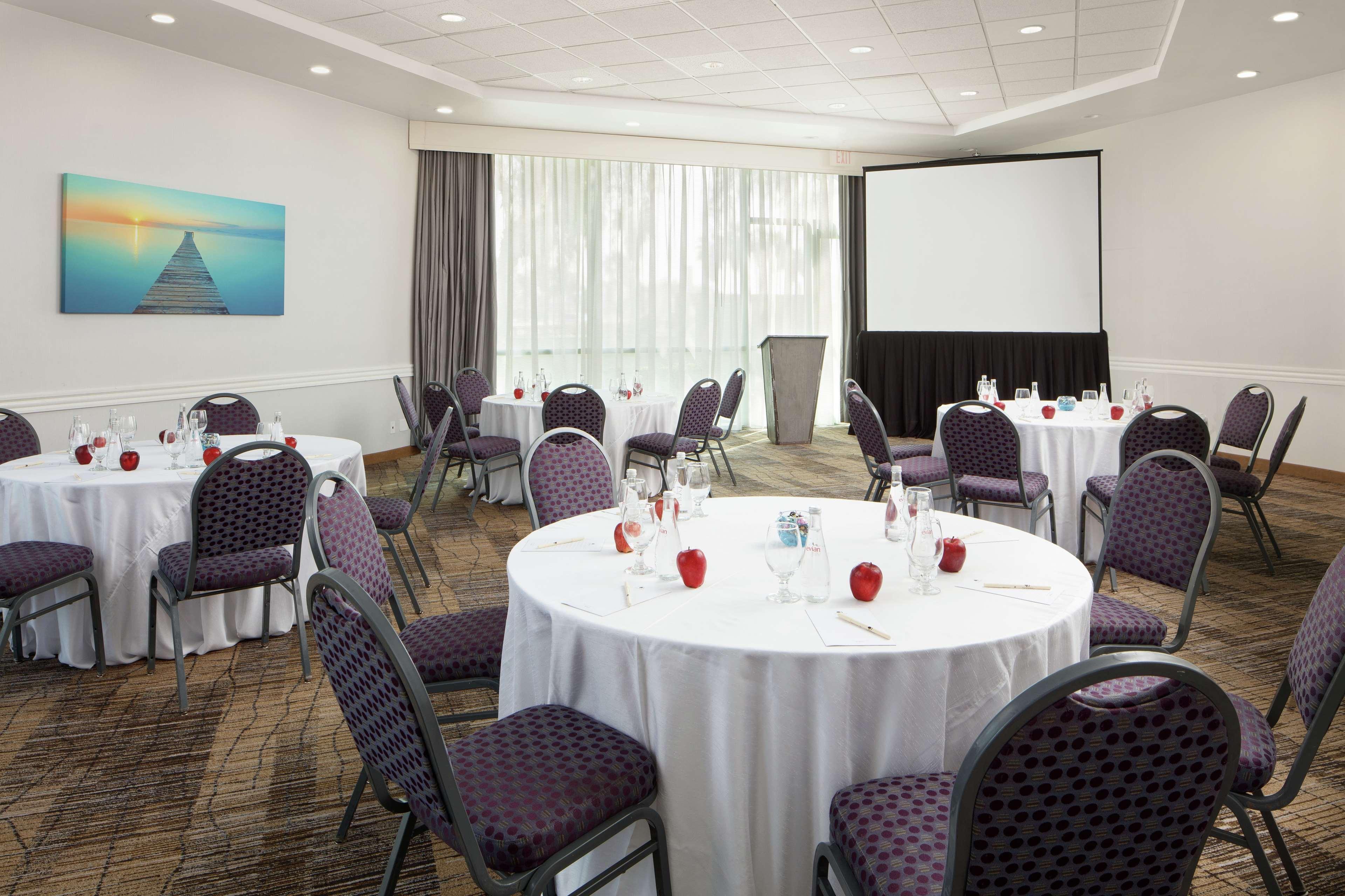 Doubletree By Hilton Circle Hotel San Diego