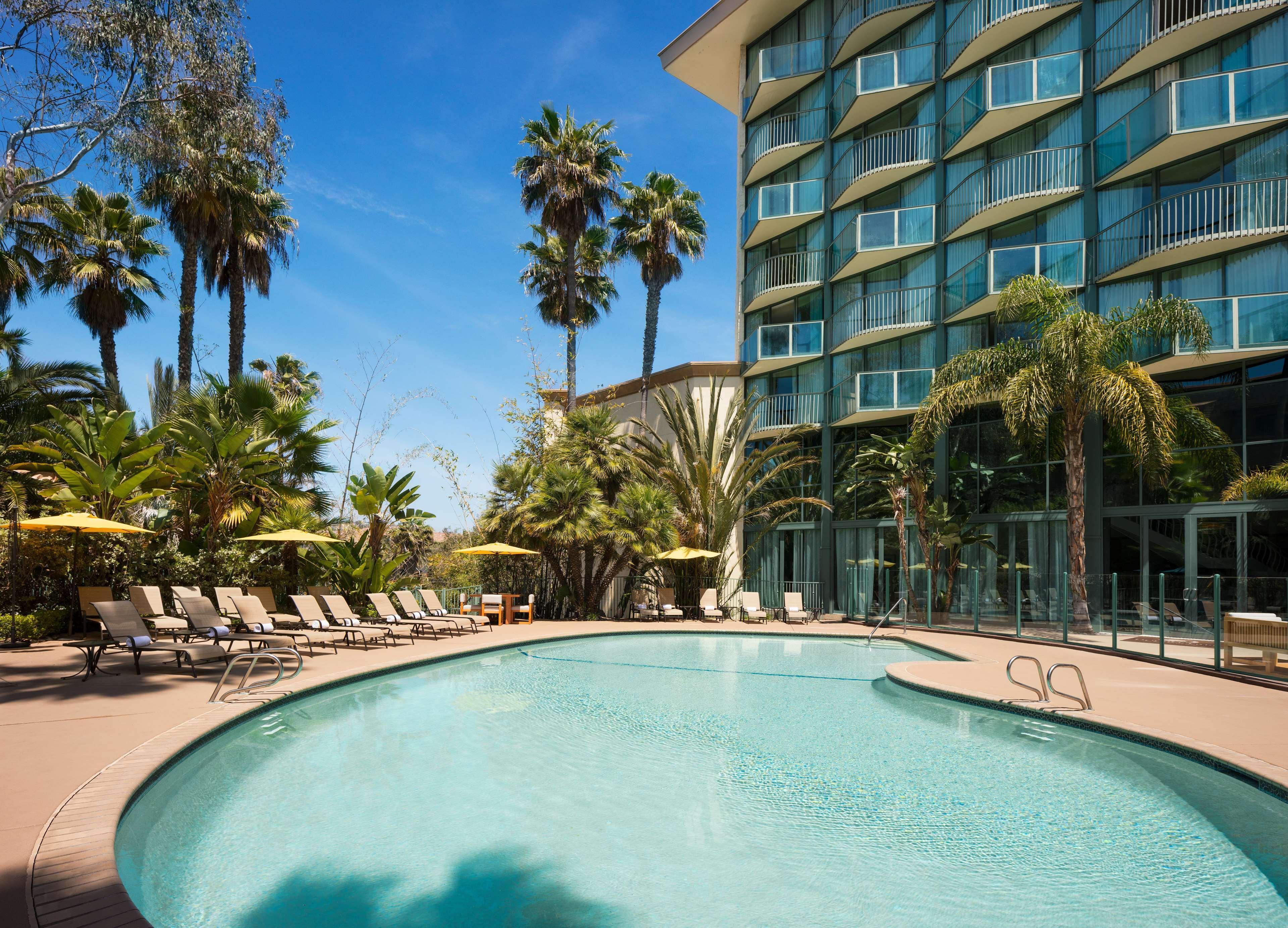 Doubletree By Hilton Circle Hotel