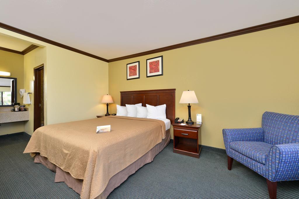 Quality I-5 Naval Base Inn 2*