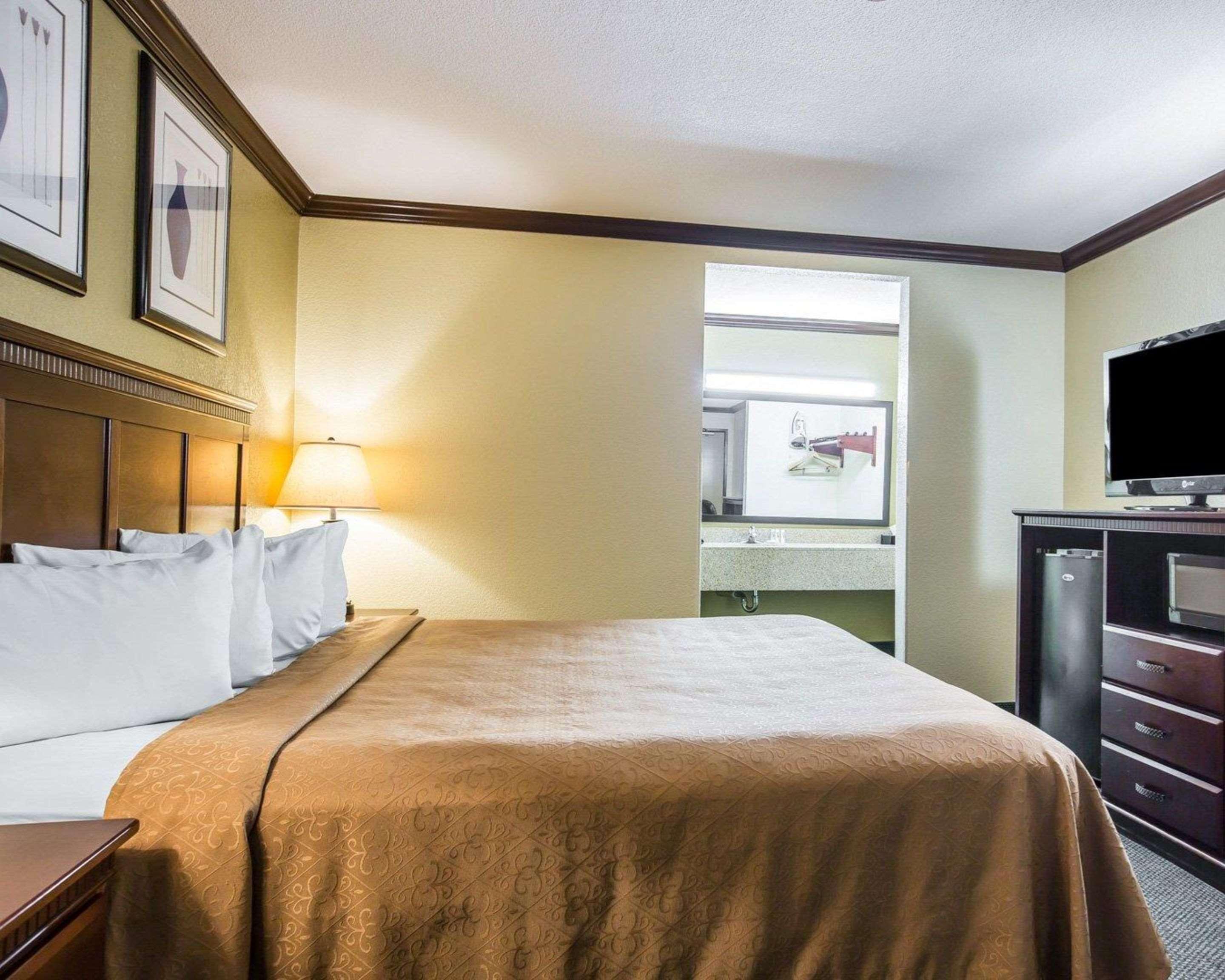 Quality I-5 Naval Base Inn 2*