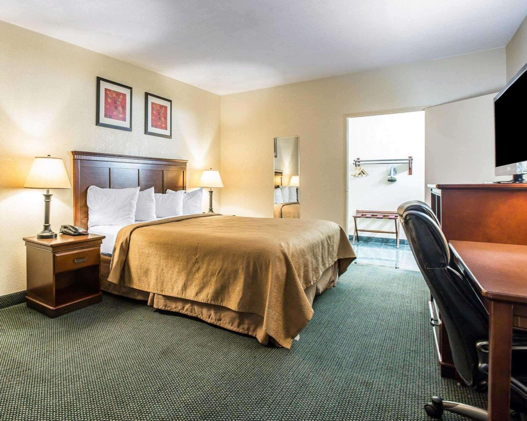 Inn Quality I-5 Naval Base 2*