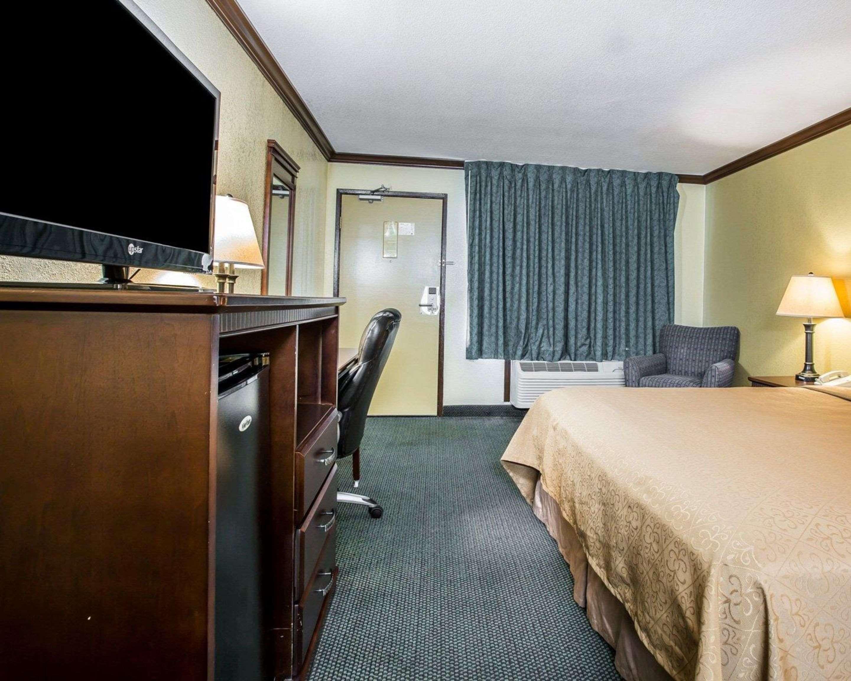 Quality I-5 Naval Base Inn 2*