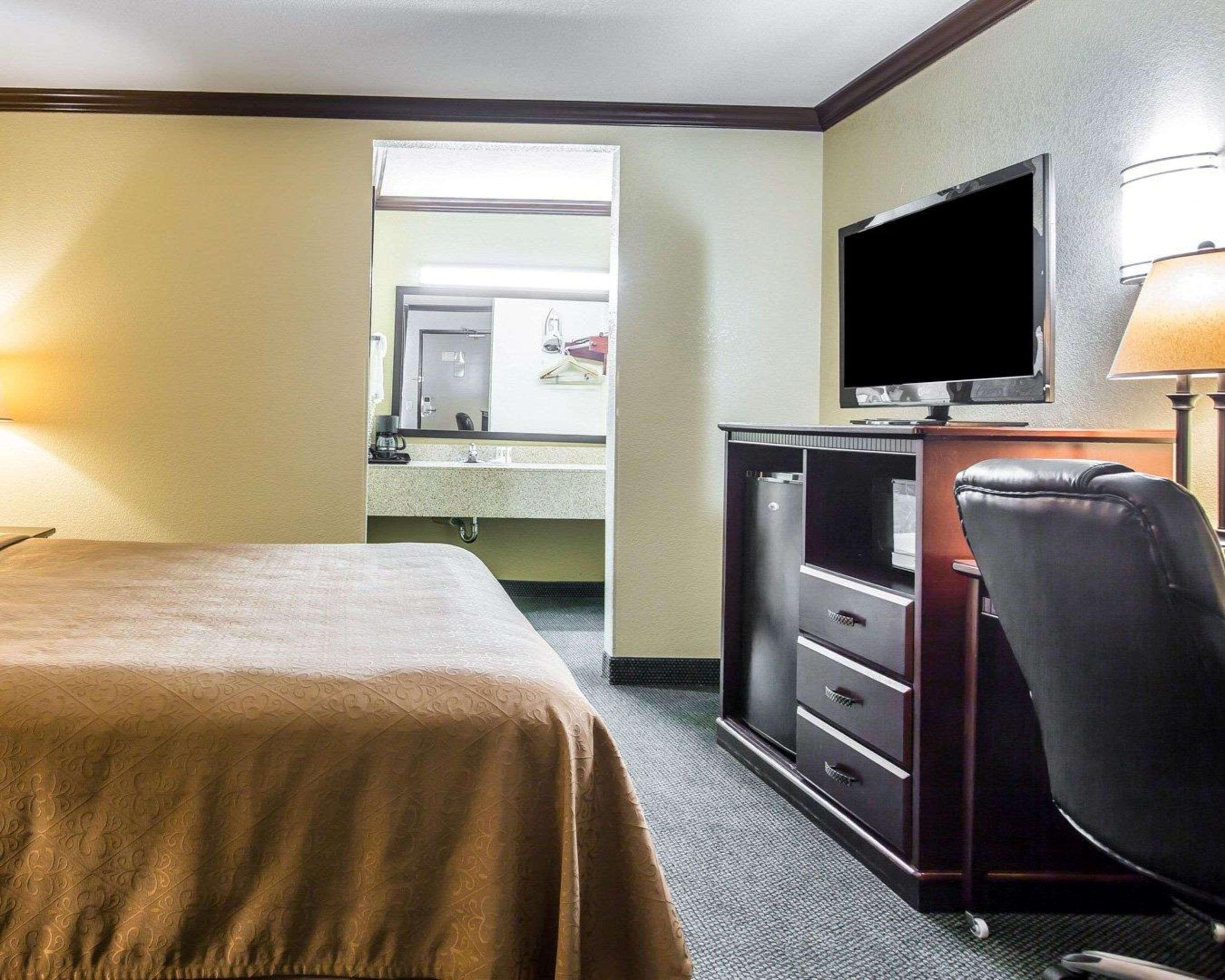 Quality I-5 Naval Base Inn