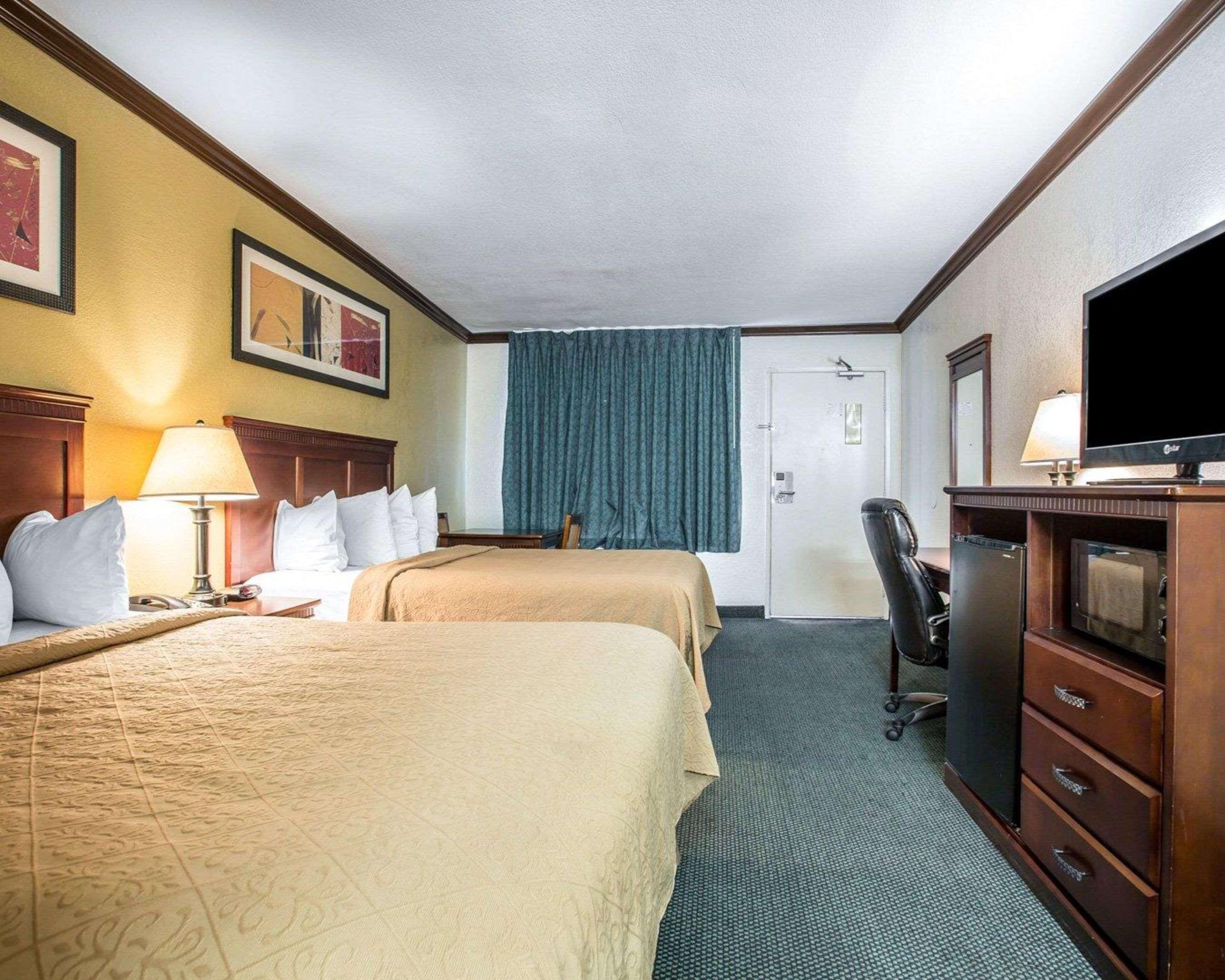 Inn Quality I-5 Naval Base