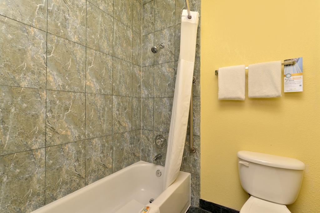Quality I-5 Naval Base Inn