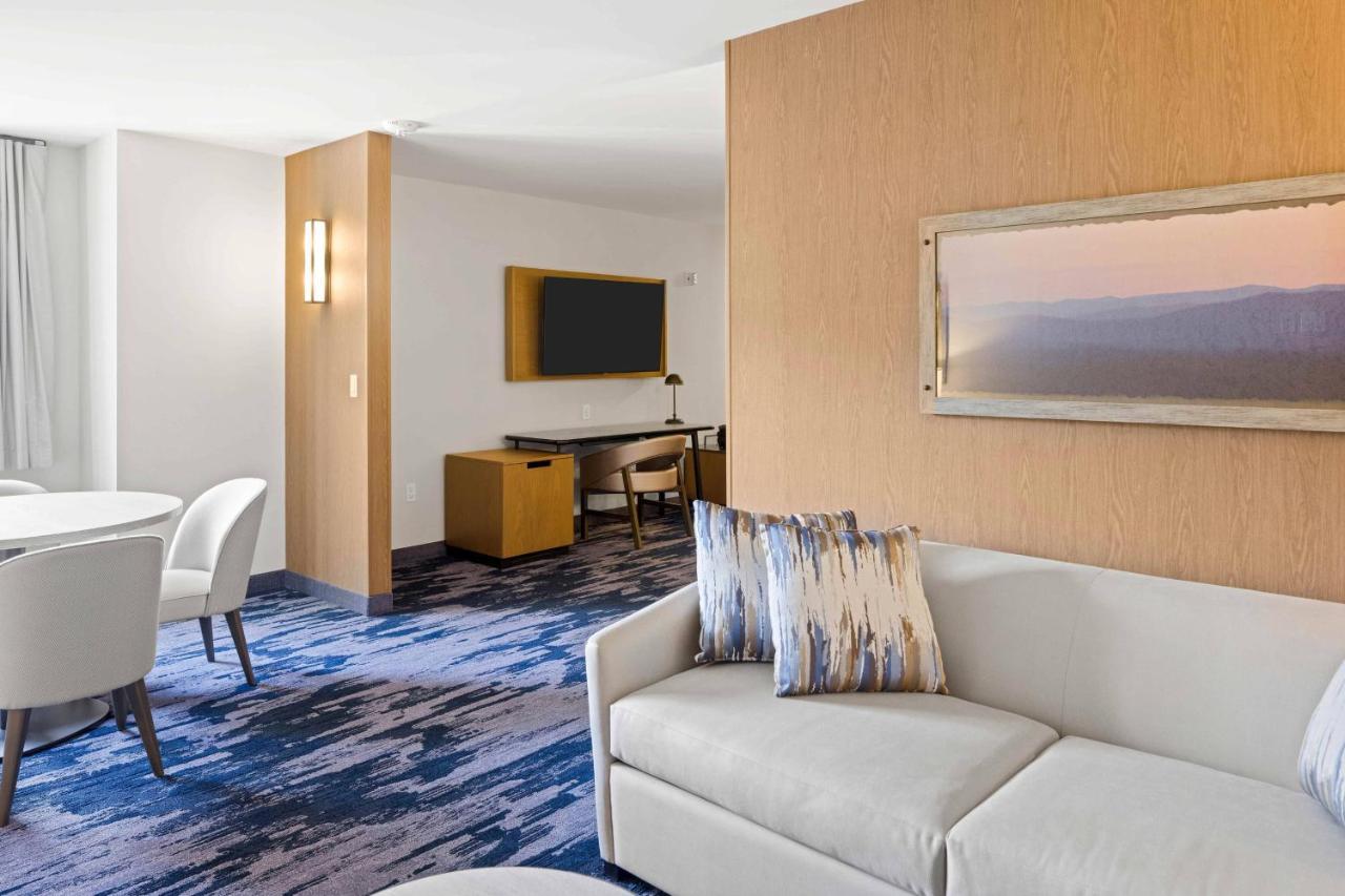 Fairfield & By Marriott Pacific 2*