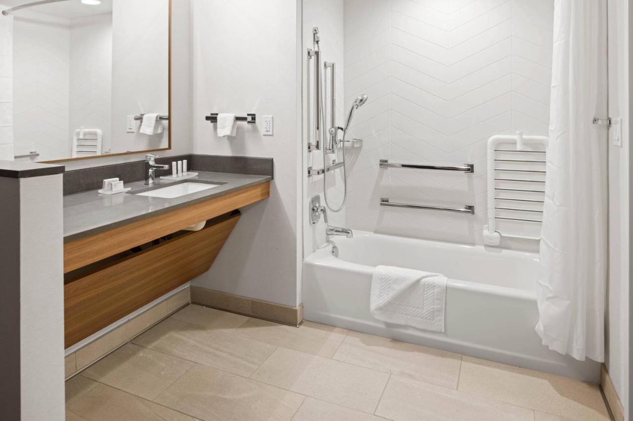 Fairfield & By Marriott Pacific San Diego
