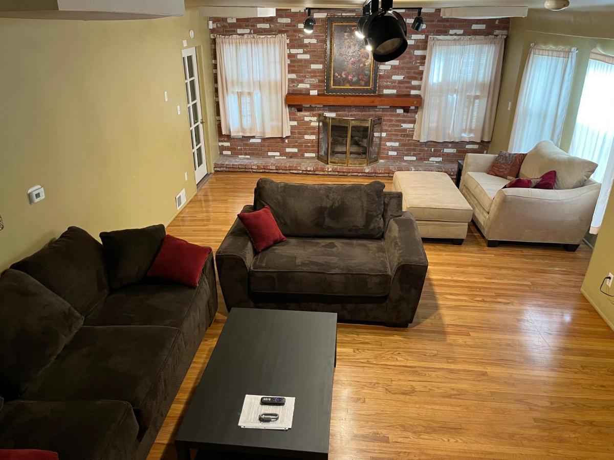 Secluded, Charming And Unique! Spacious Excellent Location *