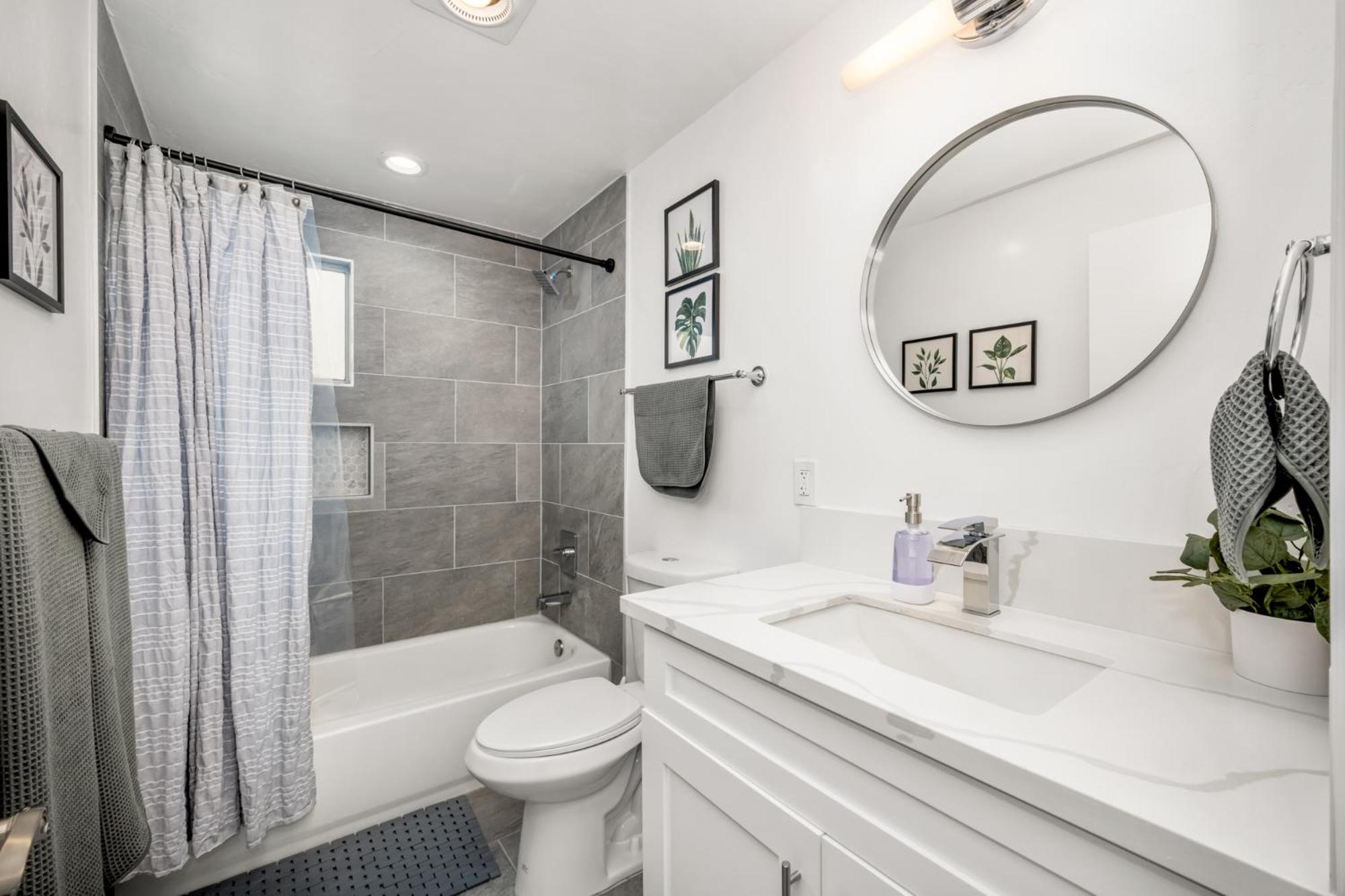 Spacious With 7 Beds Minutes From Mission Bay Holiday home