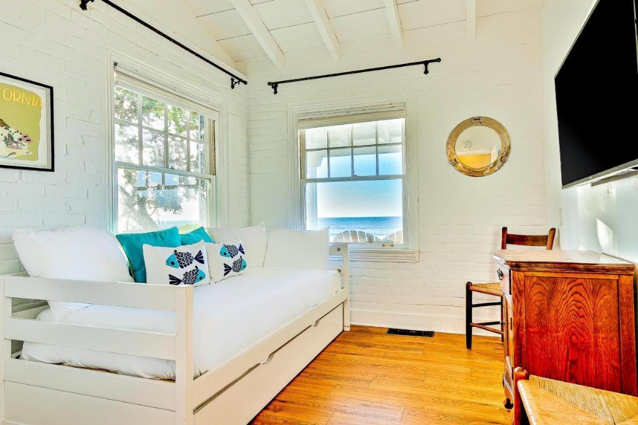 Oceanfront Dog Friendly With Waterfront Porch, Gas Grill, Hot Tub & Fire Pit Holiday home San Diego