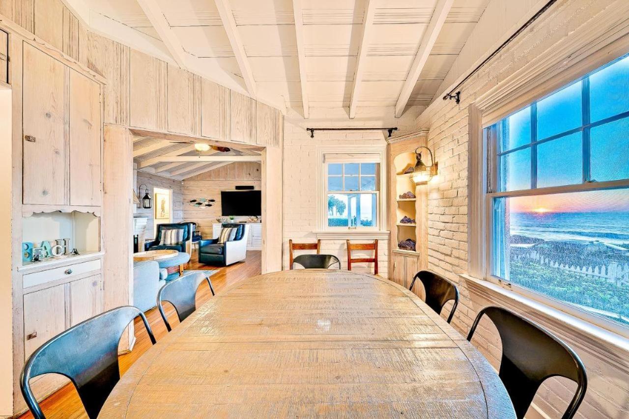 Oceanfront Dog Friendly With Waterfront Porch, Gas Grill, Hot Tub & Fire Pit Holiday home San Diego