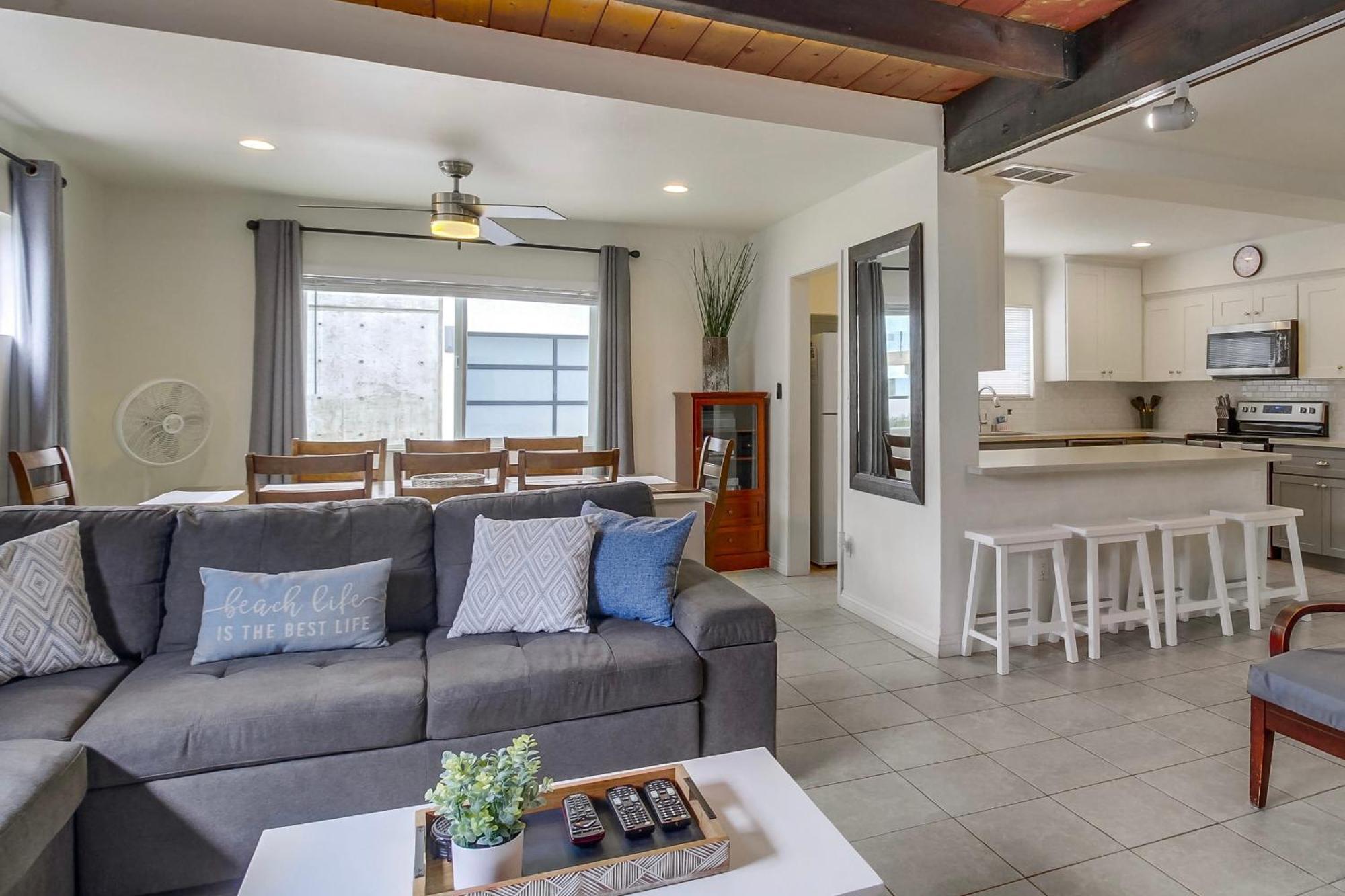 Oceancatcher: Mission Beach Retreat With Ocean View Holiday home *