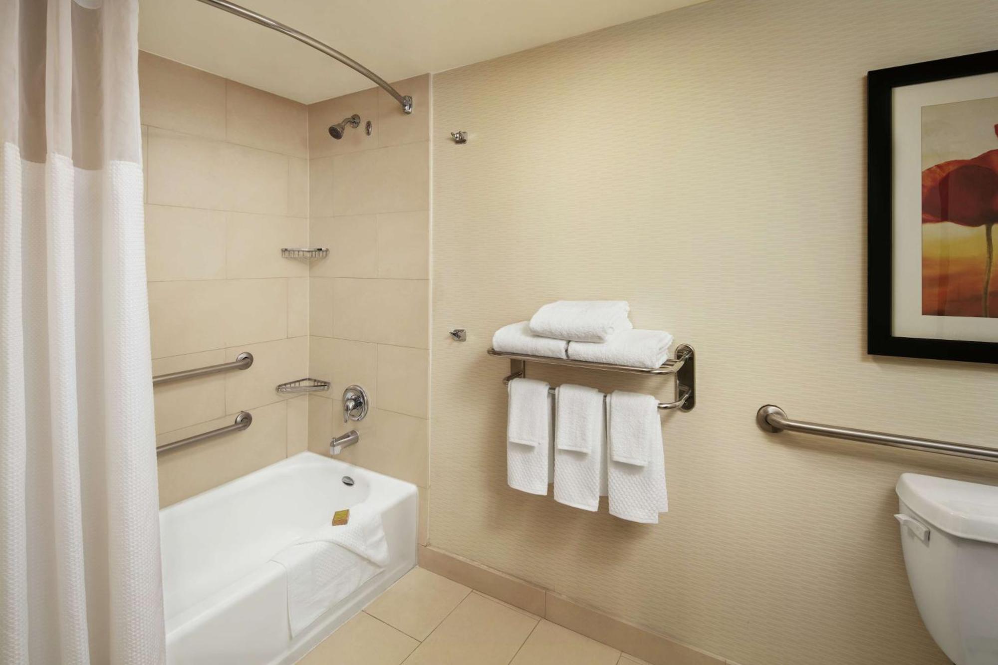 Doubletree By Hilton Circle Hotel San Diego