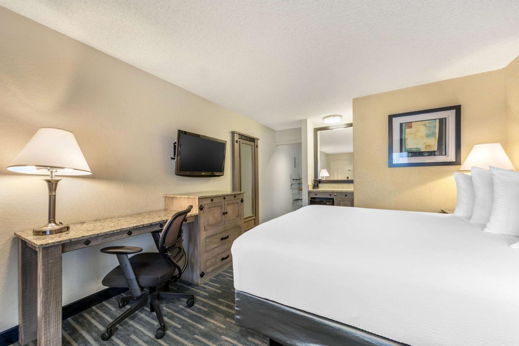Western Americana Hotel 3*