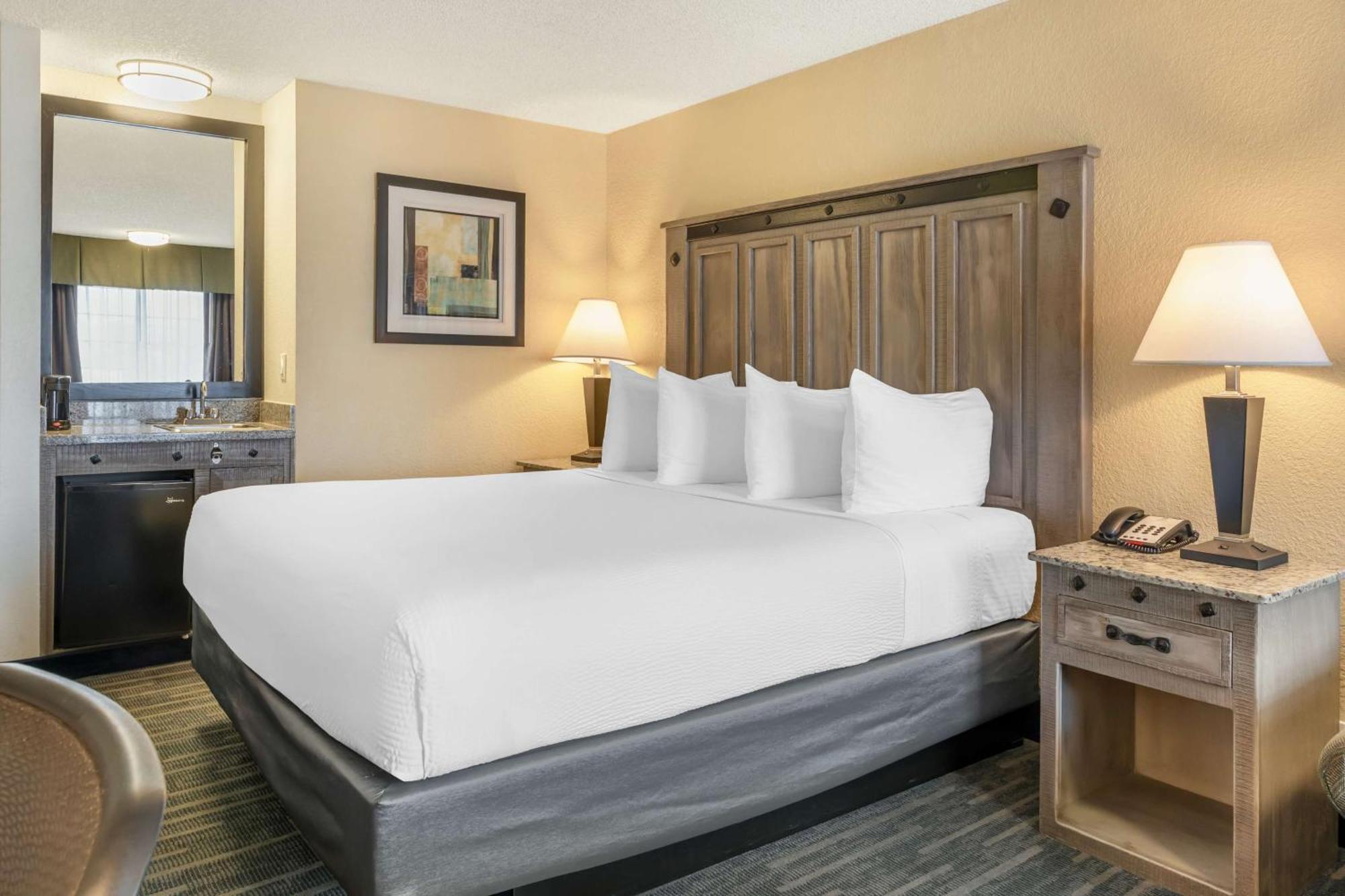 Western Americana Hotel