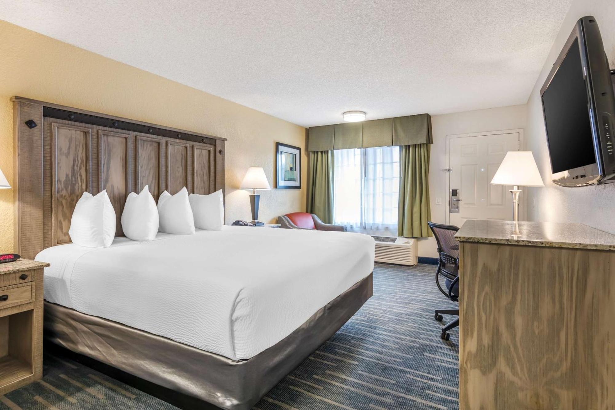 Hotel Western Americana 3*