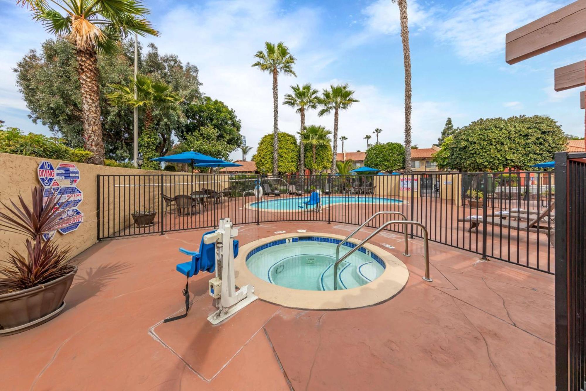 Western Americana Hotel