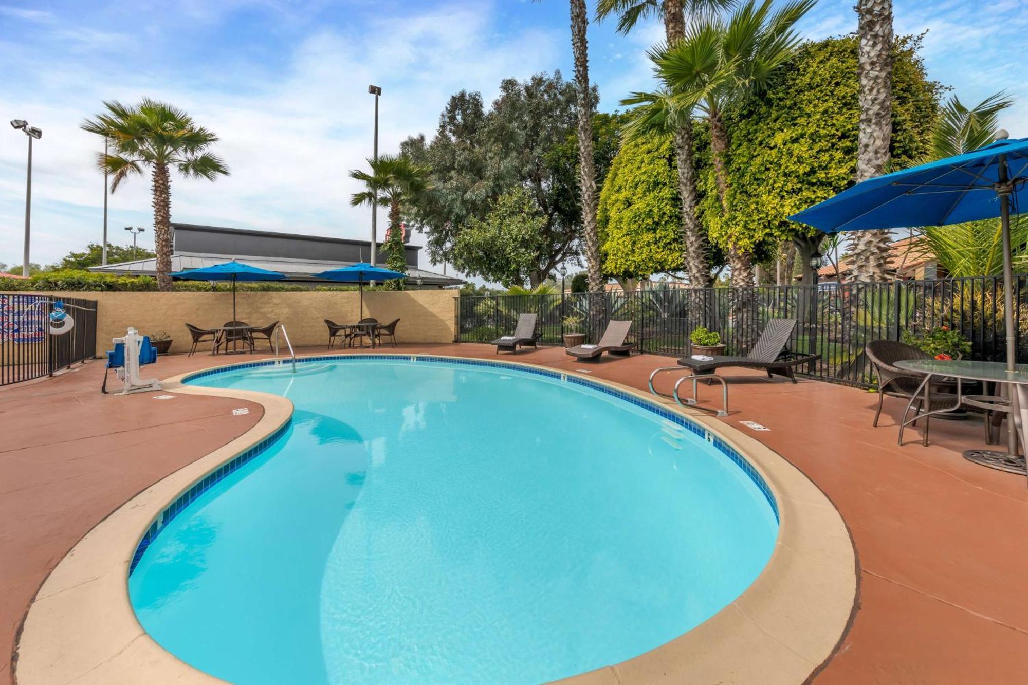 Western Americana Hotel 3*