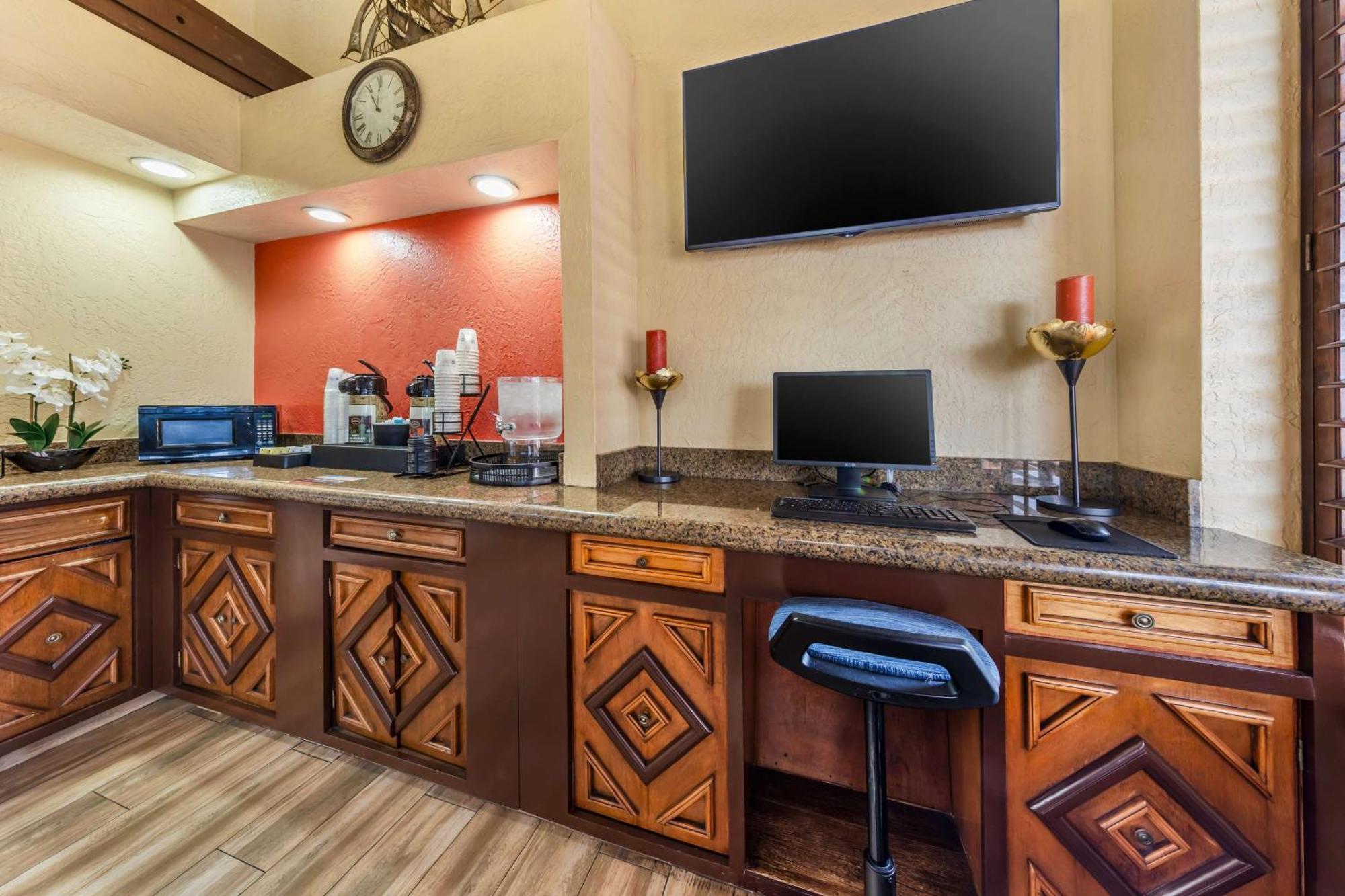 Western Americana Hotel