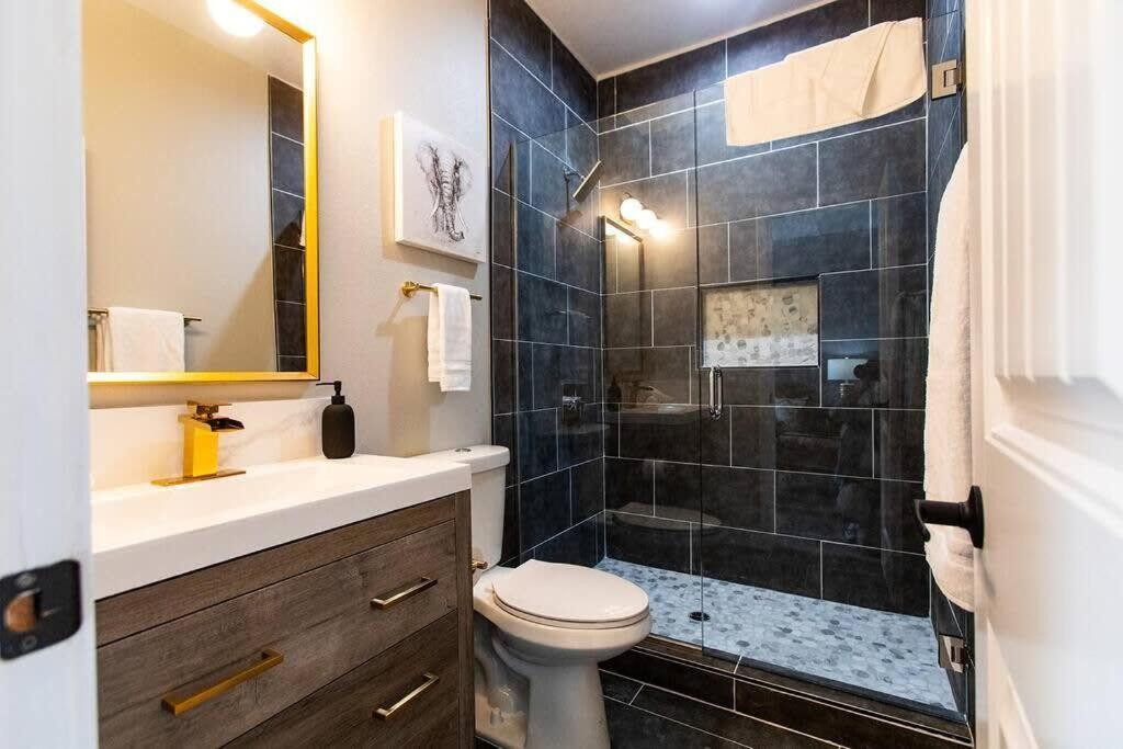 Professionals-restaurants-fast-wifi-a C-w D-pets * San Diego