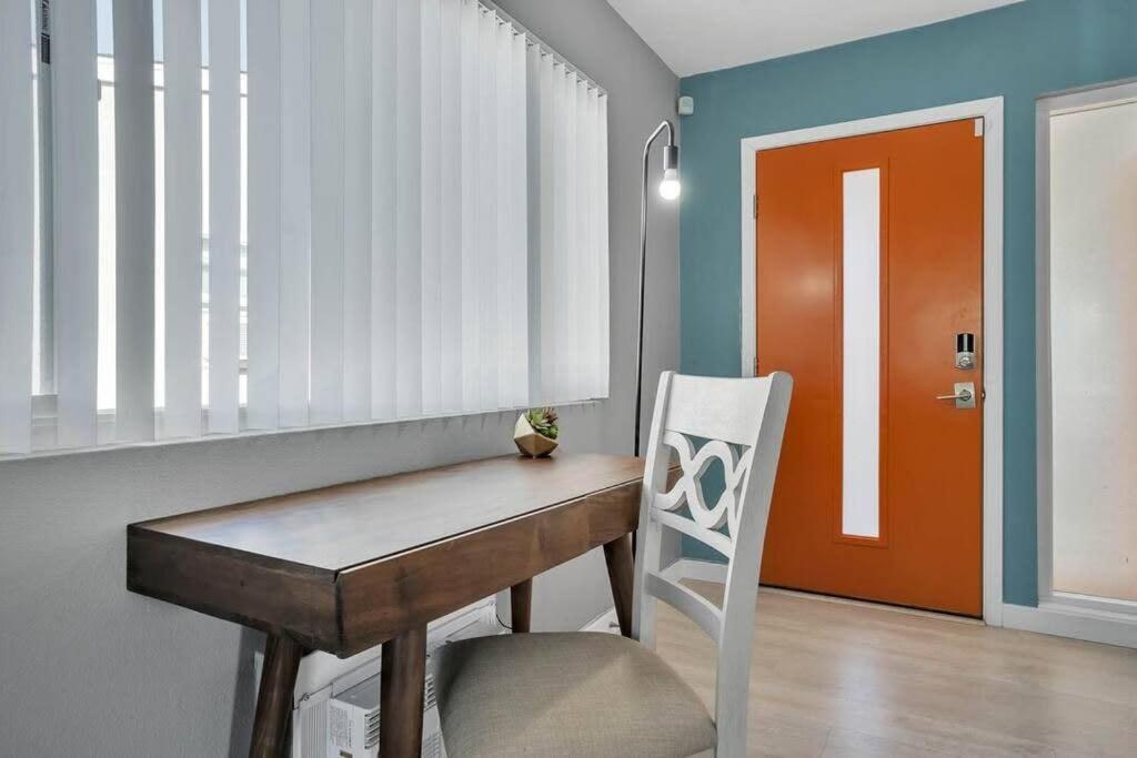 Northpark-businesstraveler-pets-2bed-w D-kitchen Apartment San Diego