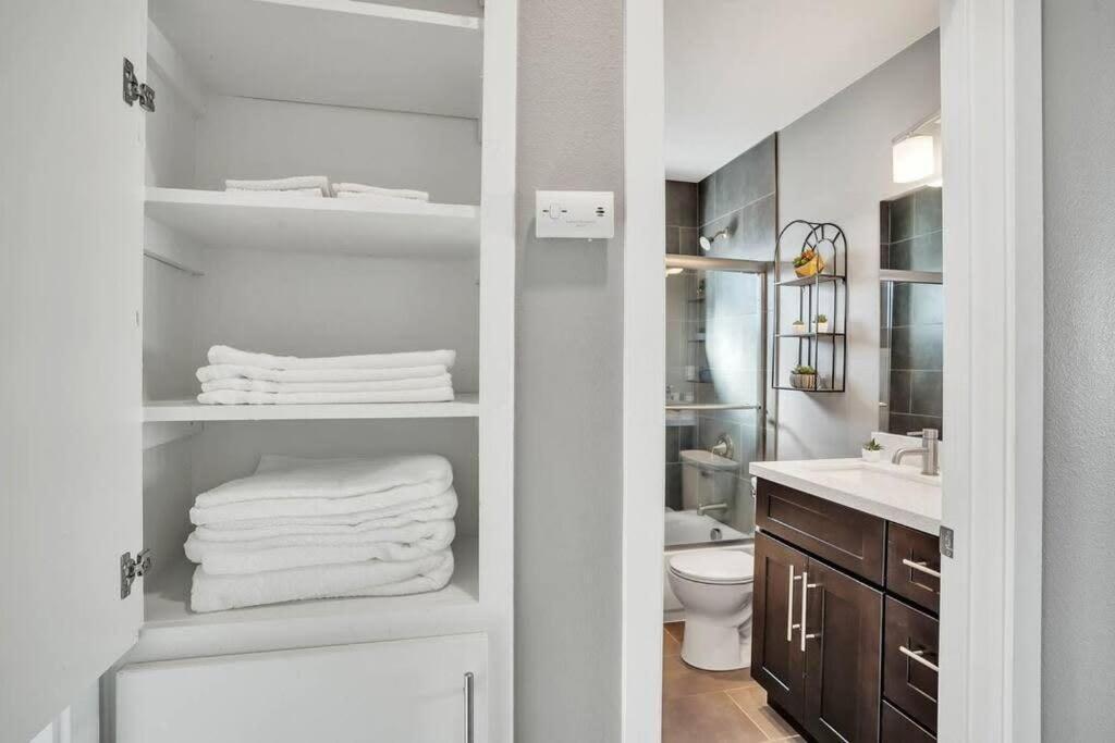 Northpark-businesstraveler-pets-2bed-w D-kitchen Apartment *