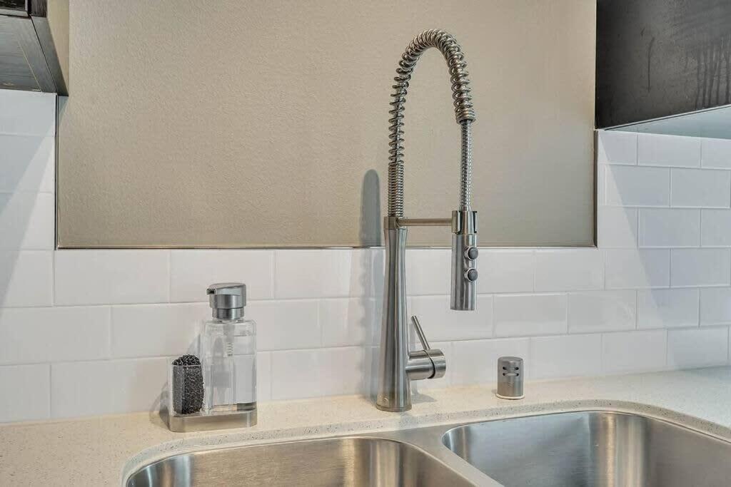 Northpark-businesstraveler-pets-2bed-w D-kitchen Apartment *