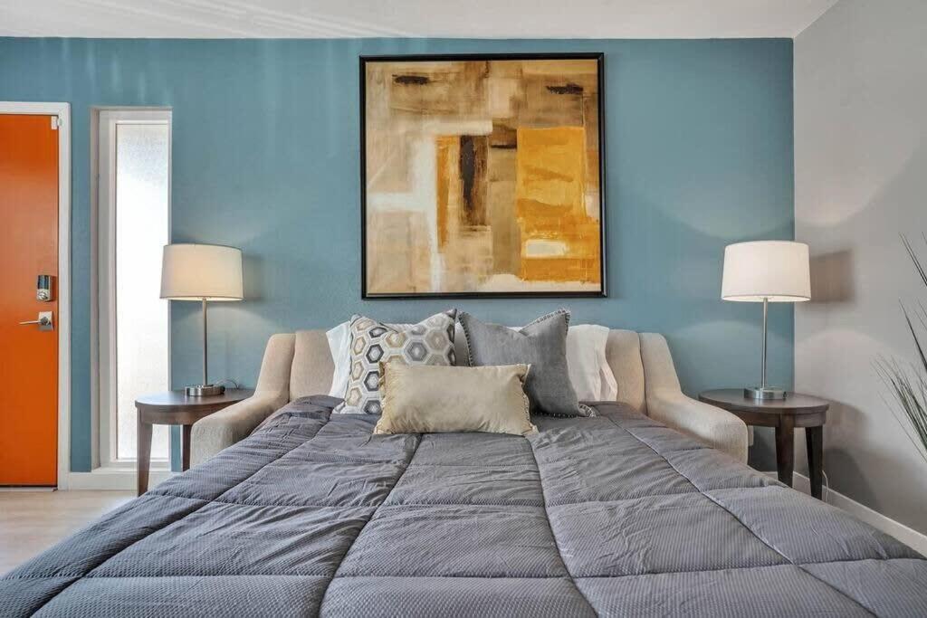 Northpark-businesstraveler-pets-2bed-w D-kitchen * San Diego