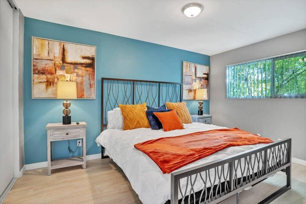 Northpark-businesstraveler-pets-2bed-w D-kitchen * San Diego