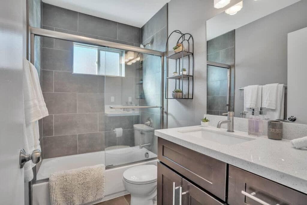 Apartment Northpark-businesstraveler-pets-2bed-w D-kitchen San Diego