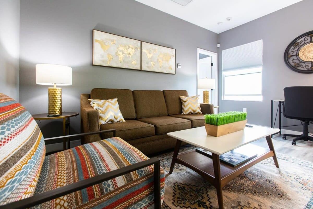 Apartment Professionals-restaurants-fast-wifi-a C-w D-pets