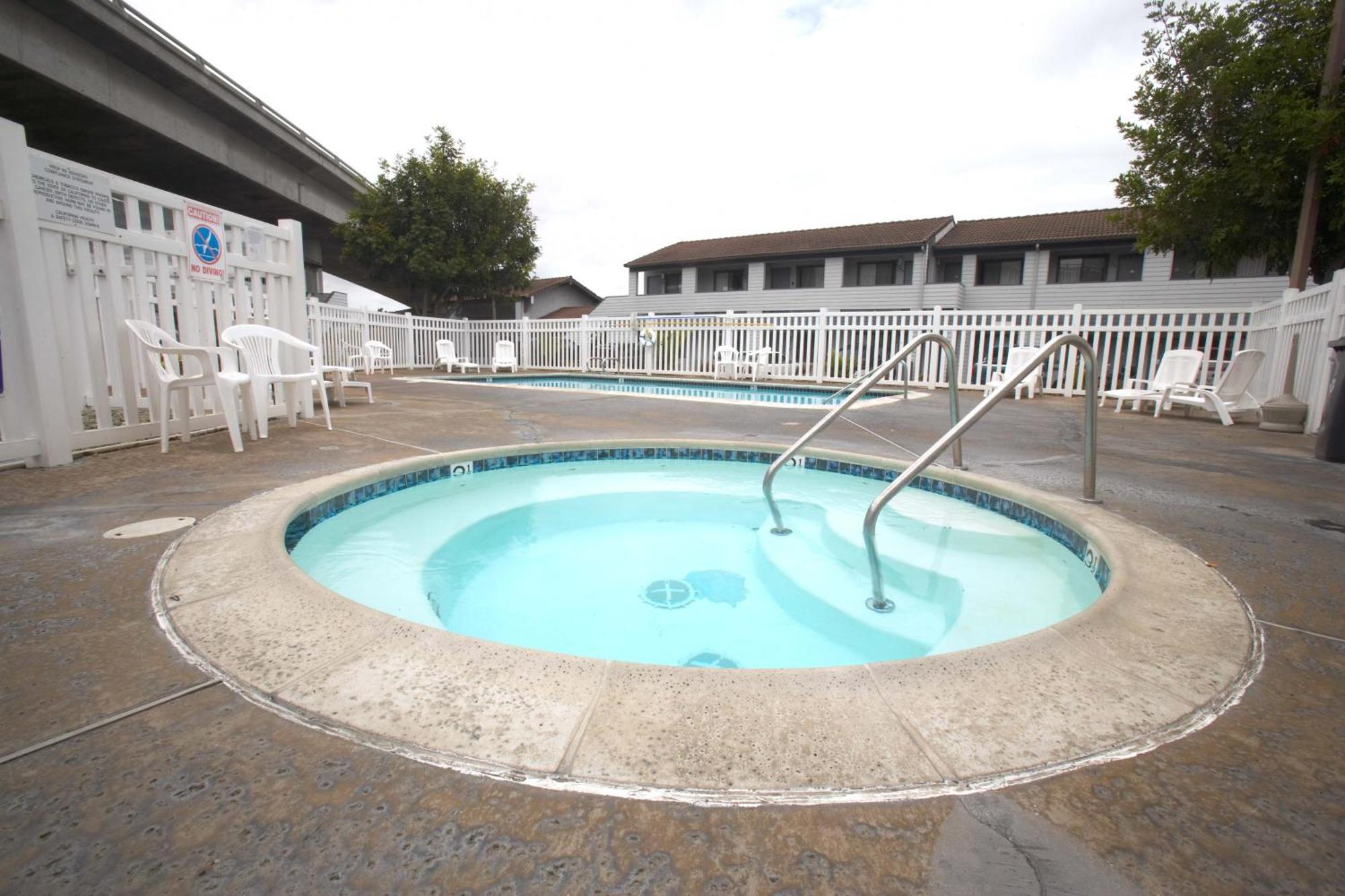Motel Ez 8 Old Town 2*
