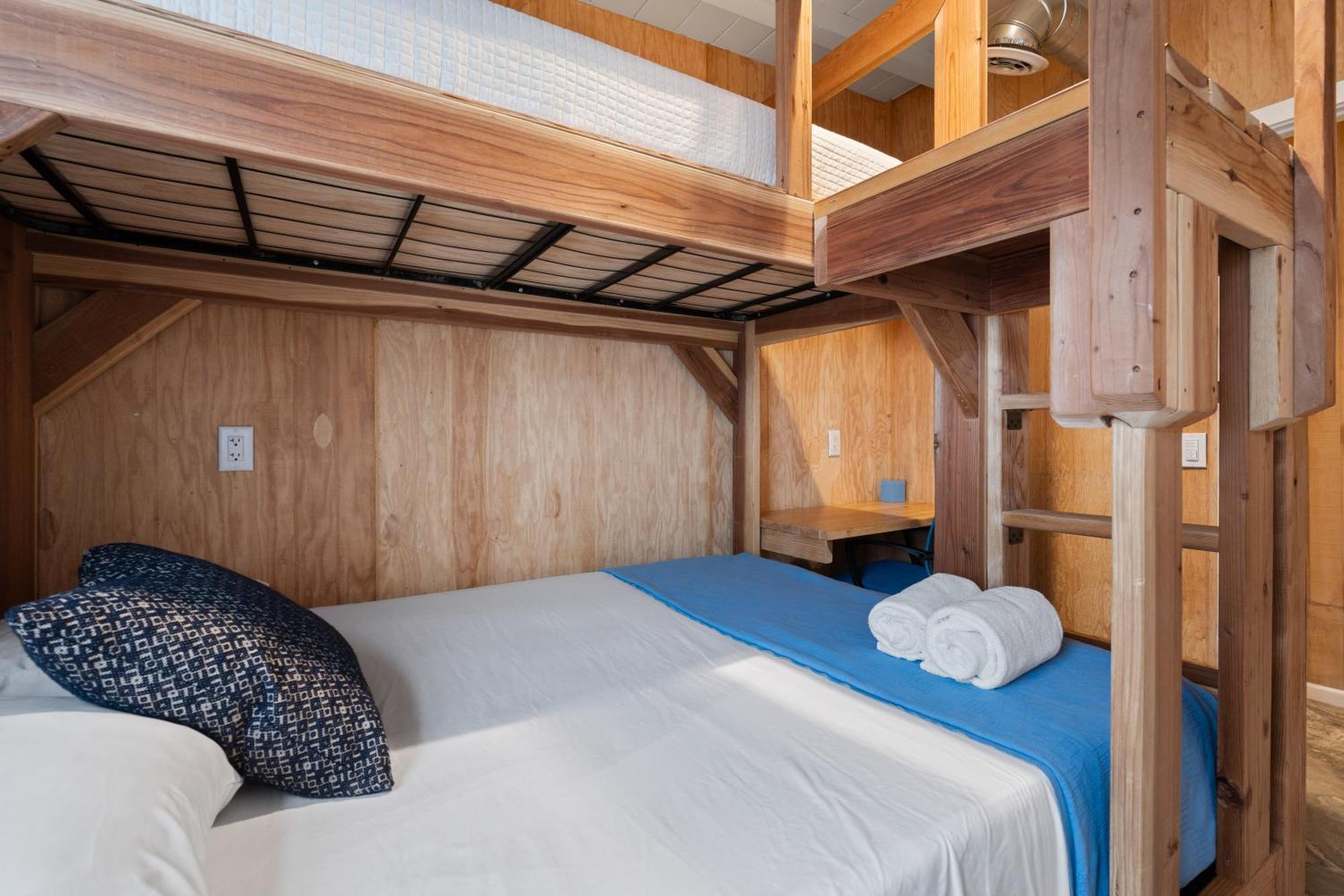 Good Life Hotel *