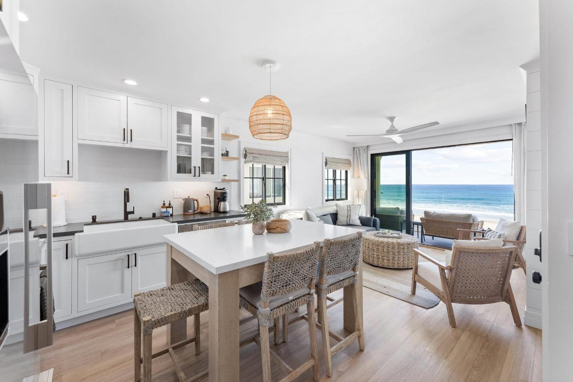Holiday home Luxury S Oceanfront Unit With Rooftop & Hot Tub - Ac