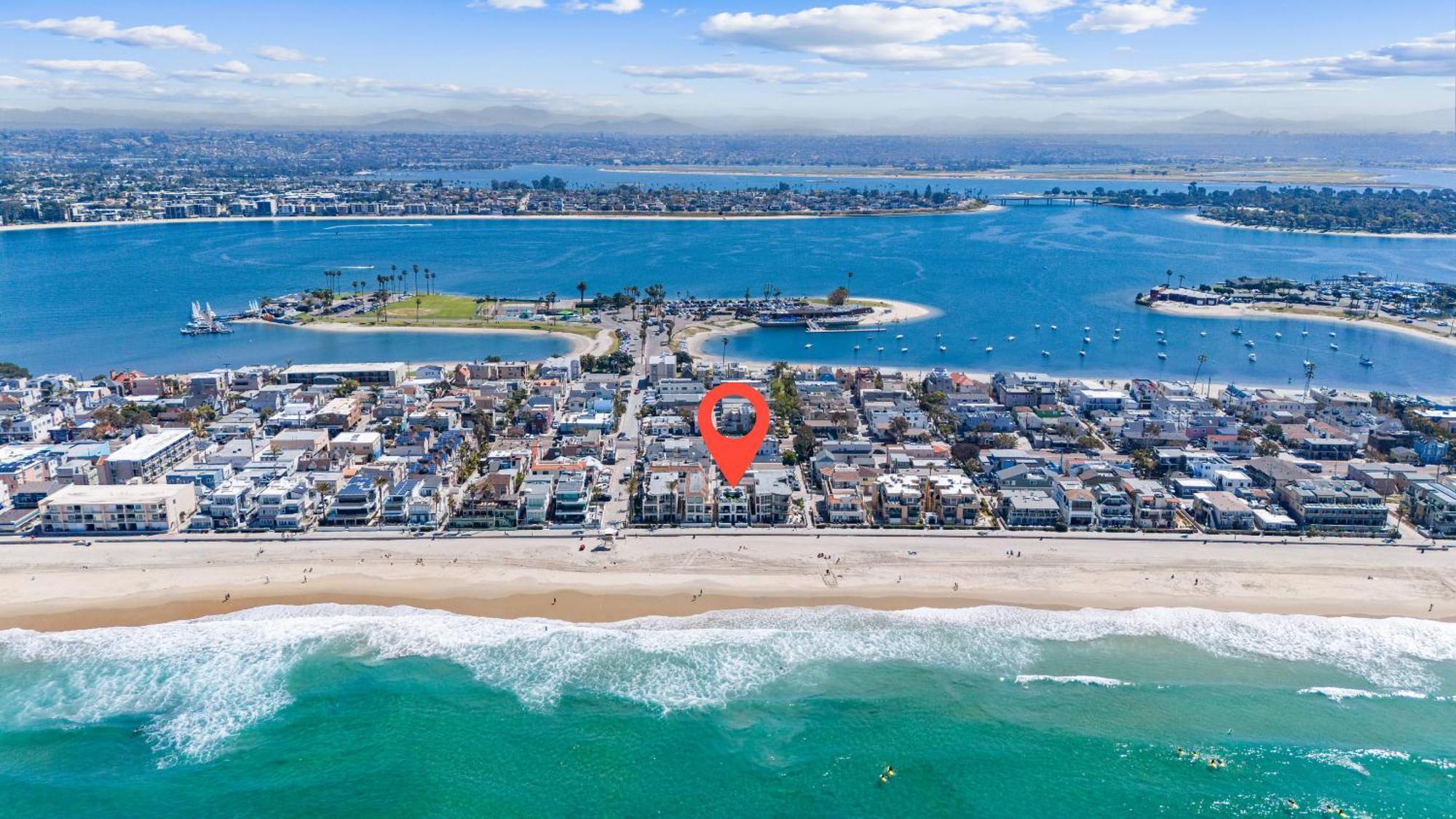 Holiday home Luxury S Oceanfront Unit With Rooftop & Hot Tub - Ac *