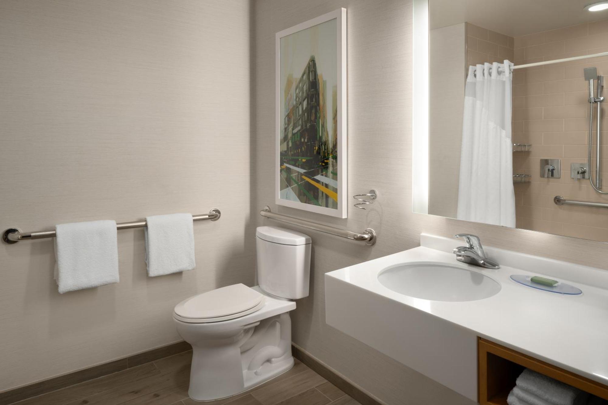 Courtyard By Marriott Gaslamp/convention Center Hotel