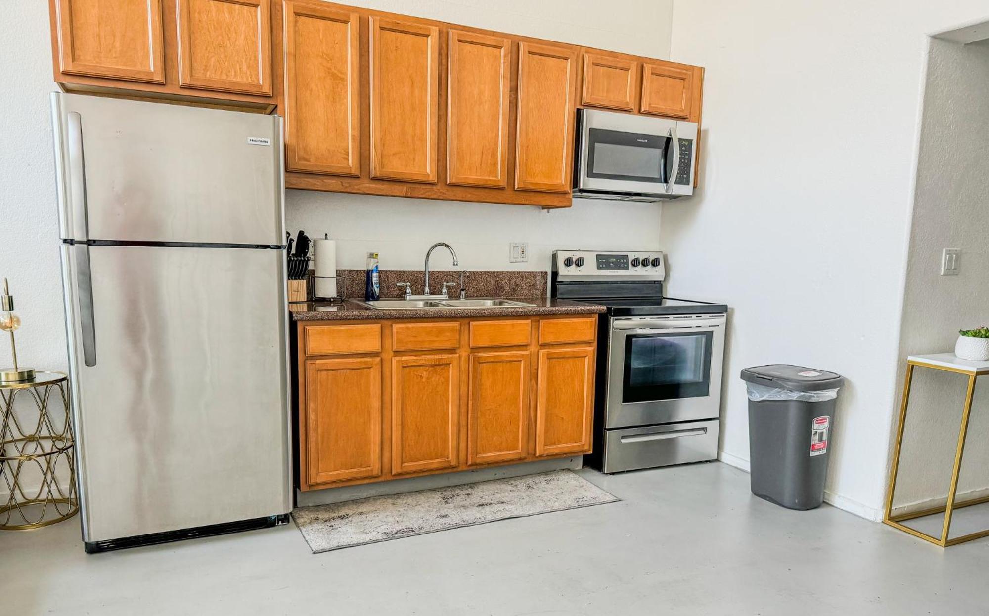Beautiful Loft In Little Italy Sd With Parking *
