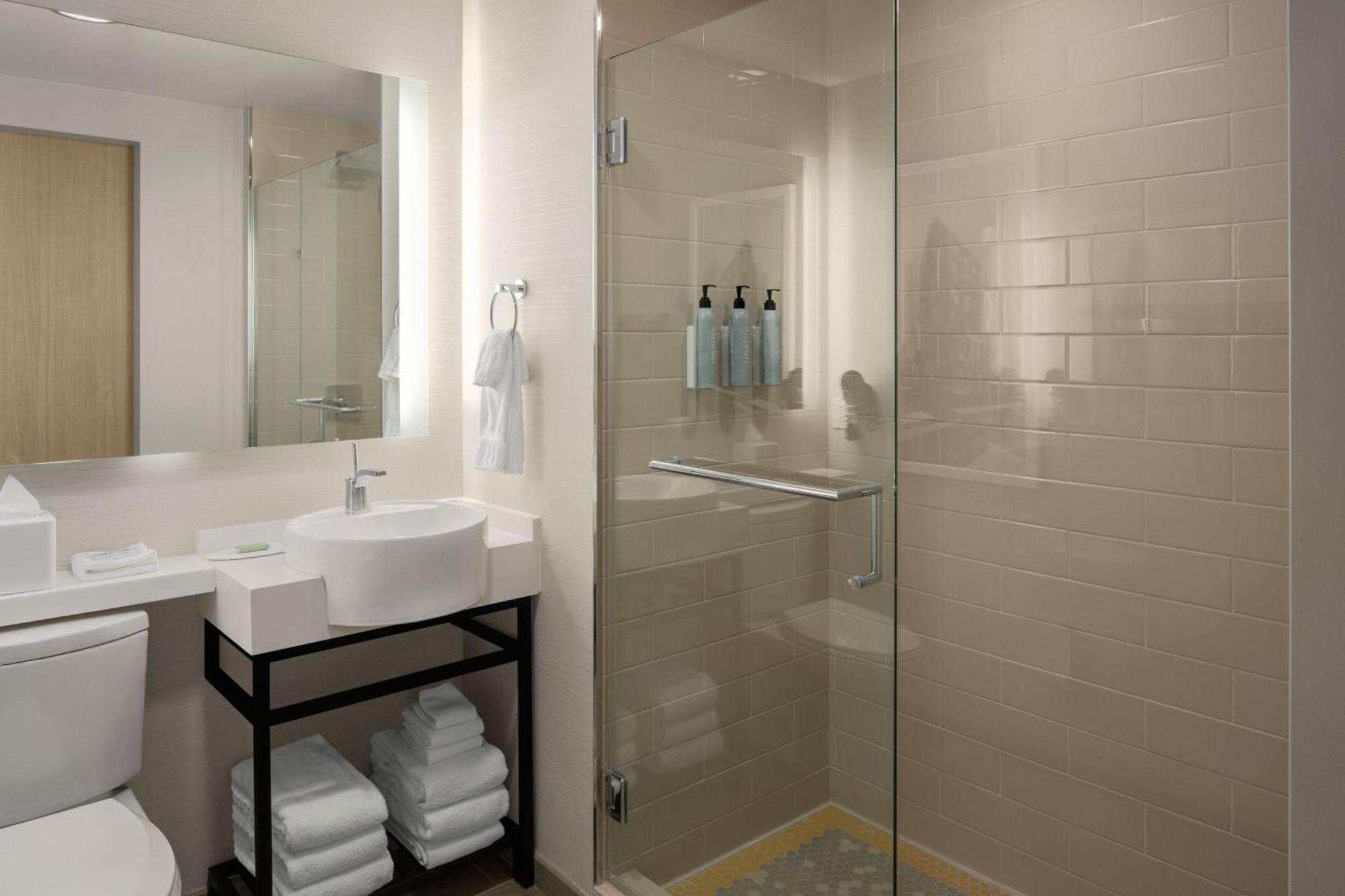 Courtyard By Marriott Gaslamp/convention Center Hotel