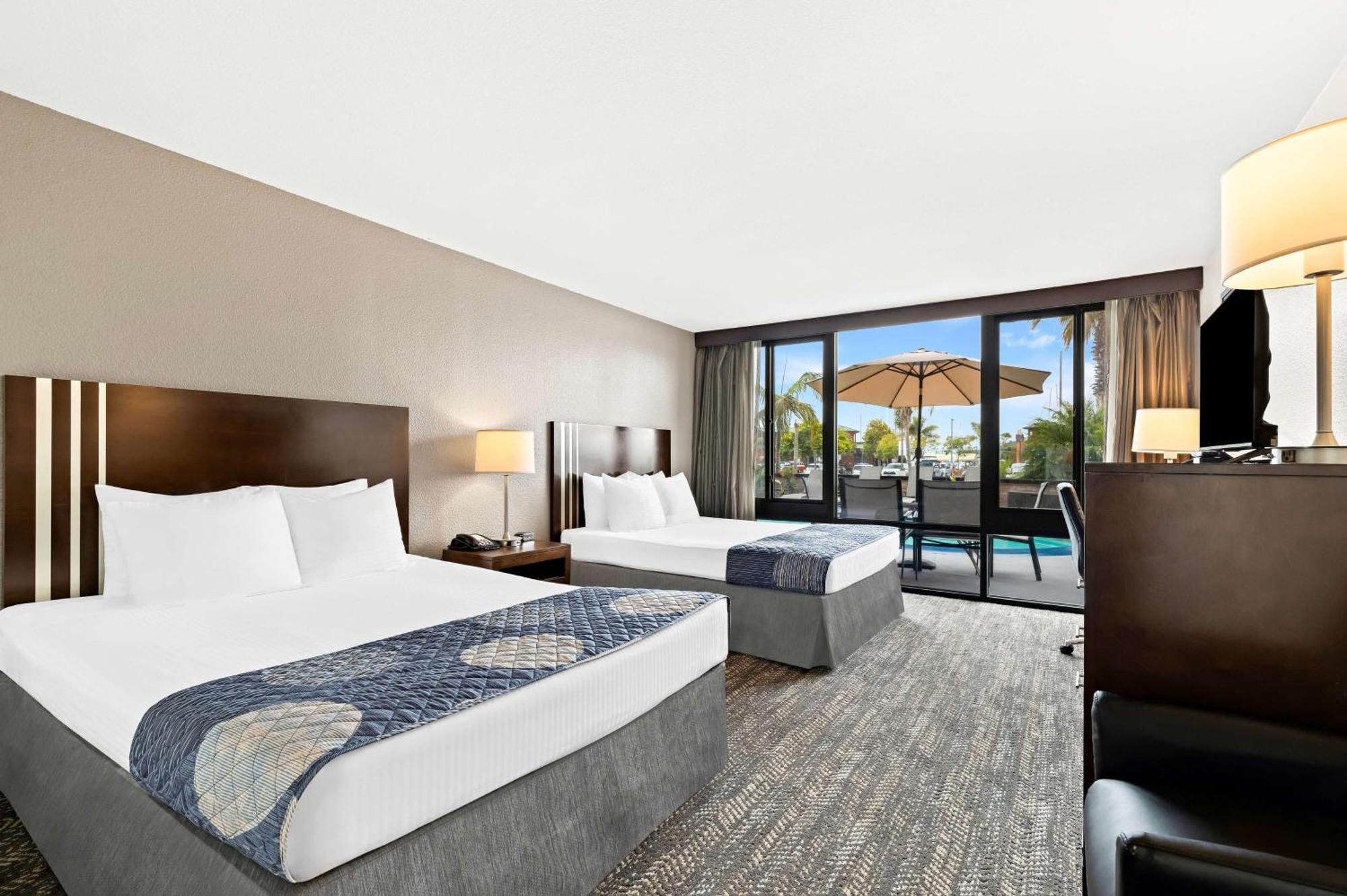 Western Yacht Harbor Hotel 3*