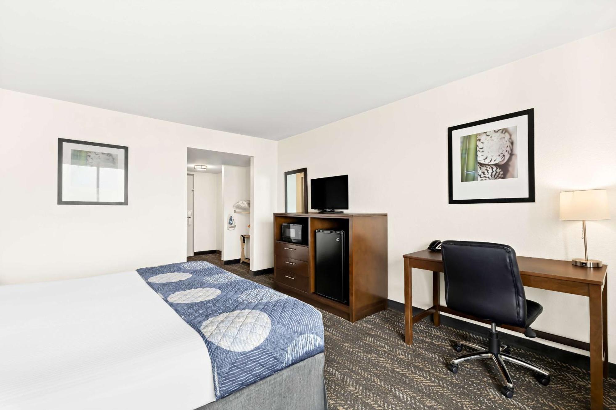 Hotel Western Yacht Harbor 3*