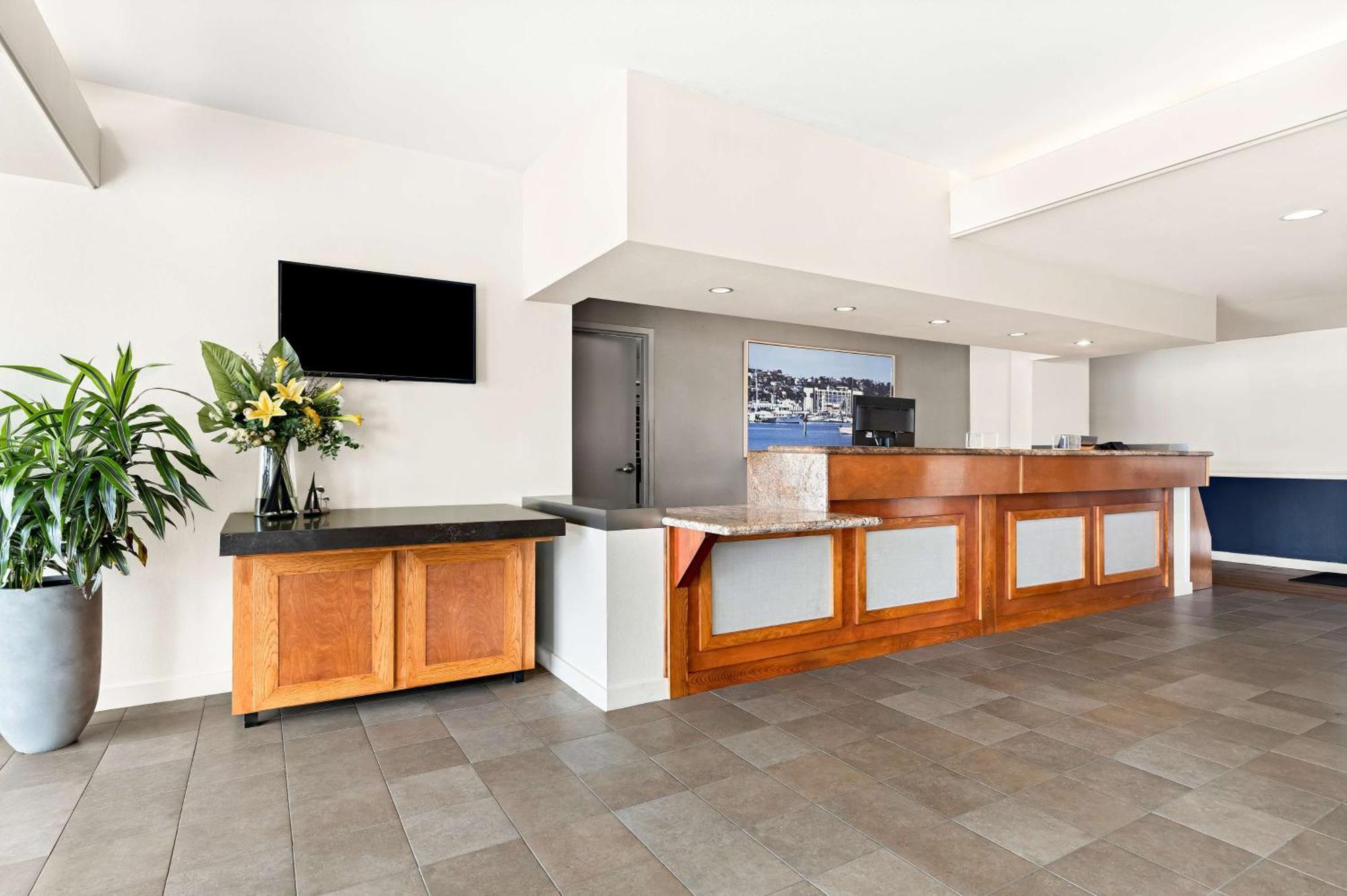 Hotel Western Yacht Harbor 3*